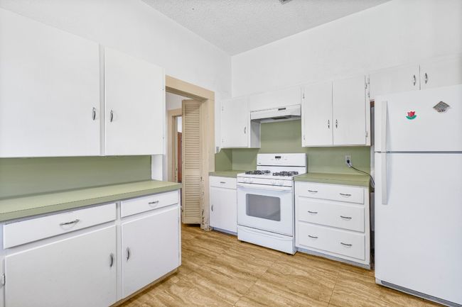 911 N Avenue C, House other with 3 bedrooms, 2 bathrooms and null parking in Elgin TX | Image 16
