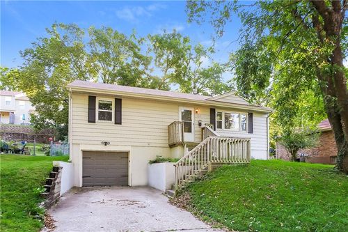 215 Maple St, Liberty, MO, 64068-1508 | Card Image
