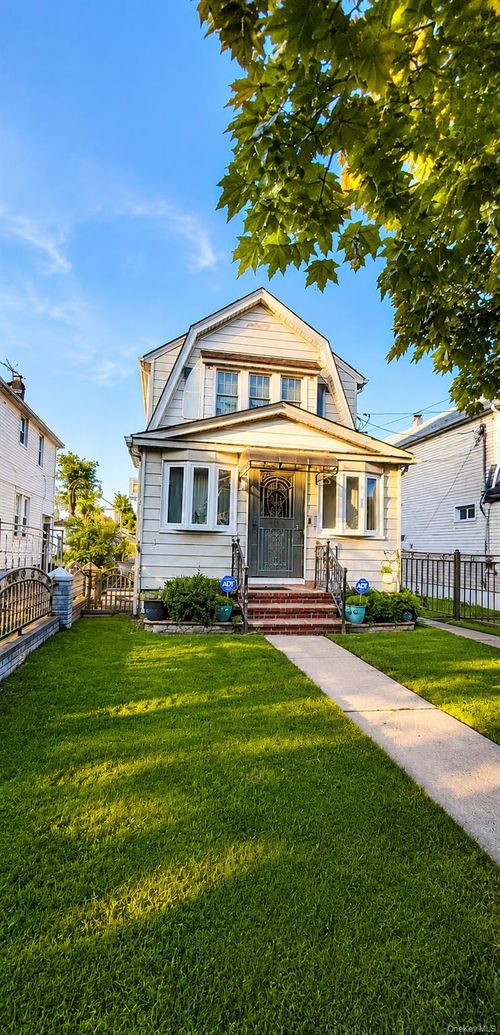 9019 218th St, Queens Village, NY, 11428-1256 | Card Image