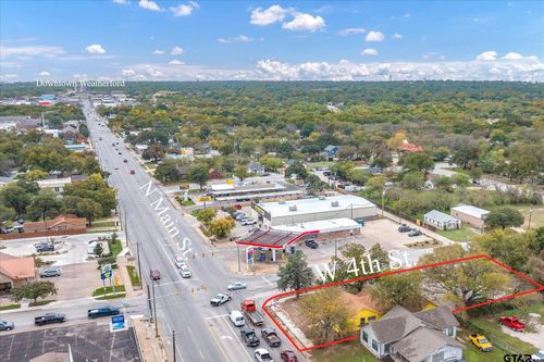 1301 N Main St, Weatherford, TX, 76086-1652 | Card Image