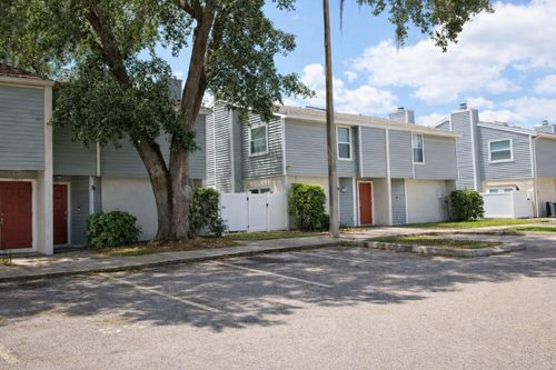11808 N Armenia Ave, TAMPA, FL, 33612-5032 | Card Image