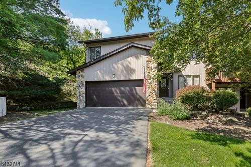 40 Woodland Dr, Woodland Park, NJ, 07424-3704 | Card Image