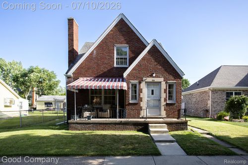723 Pine St, Wyandotte, MI, 48192-6243 | Card Image