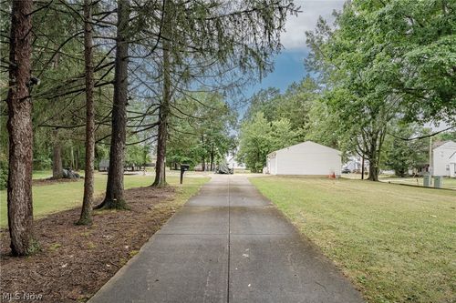 5570 Dunham Rd, Maple Heights, OH, 44137-3660 | Card Image