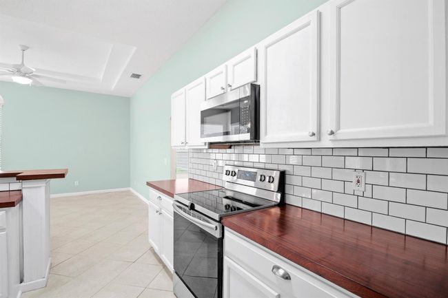 3218 Sw Crumpacker St, House other with 3 bedrooms, 2 bathrooms and null parking in Port Saint Lucie FL | Image 14