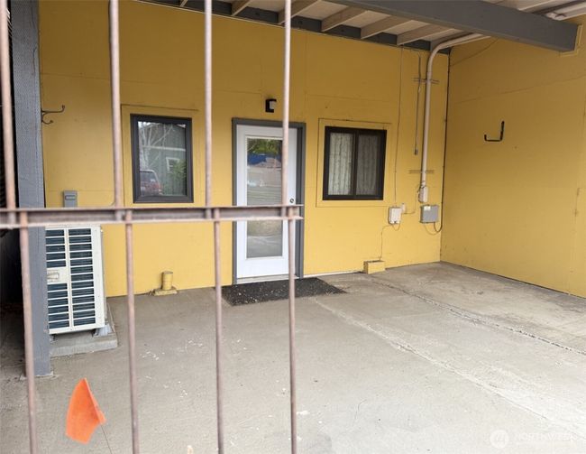 covered parking/patio area | Image 31