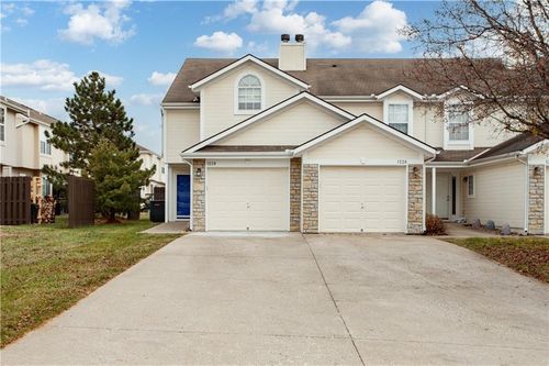 1228 Nw Hidden Ridge Cir, Blue Springs, MO, 64015-2644 | Card Image