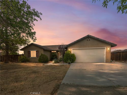 22404 Broken Lance Court, Apple Valley, CA, 92307 | Card Image