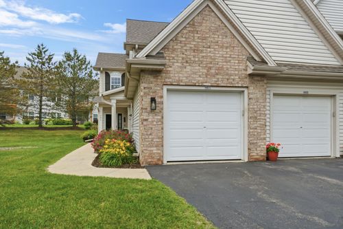 481 Cedar Ct, Slinger, WI, 53086-9061 | Card Image