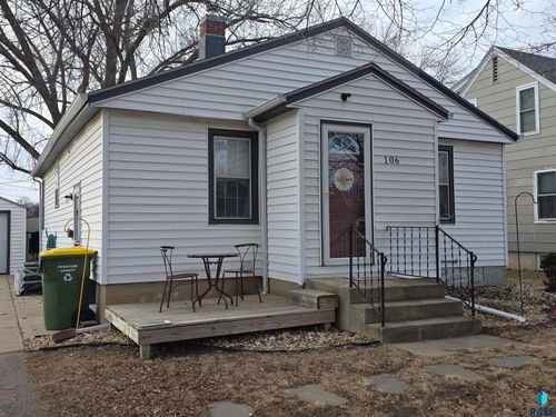 106 8th Ave Ave Sw Avenue Sw, Pipestone, MN, 56164 | Card Image