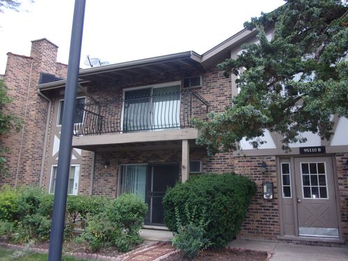 apt-205-9S110 S Frontage Rd, Willowbrook, IL, 60527-2637 | Card Image