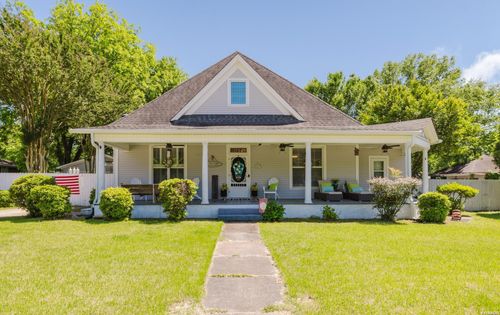 107 E Sullenberger Ave, Malvern, AR, 72104-5248 | Card Image