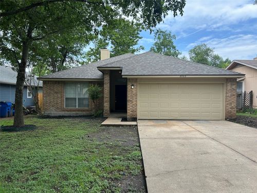 2003 Holly Springs Dr, Taylor, TX, 76574-1739 | Card Image