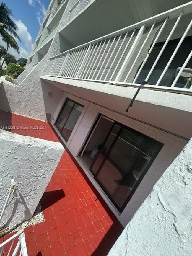 APT-109 - 1650 Ne 115 Th St, Condo with 1 bedrooms, 2 bathrooms and null parking in Miami FL | Image 18