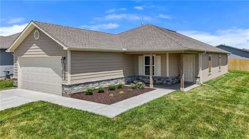20206 W 195th St, Spring Hill, KS, 66083-2216 | Card Image