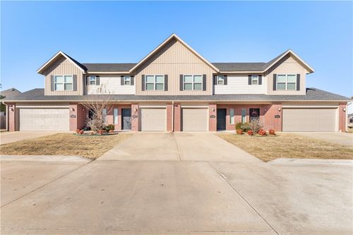 2735 W Shasta Road, Rogers, AR, 72758 | Card Image