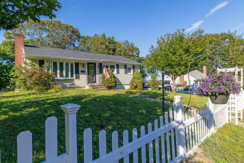 150 Park Avenue Ext, Uncasville, CT, 06382-1820 | Card Image