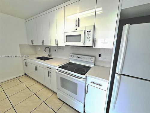 2b-4620 Nw 79th Ave, Doral, FL, 33166-5431 | Card Image