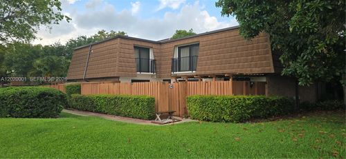 9111C Sw 20th St, Davie, FL, 33324-5076 | Card Image