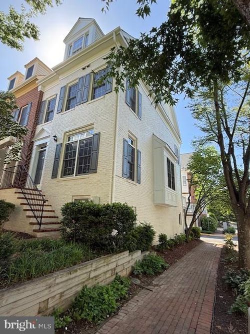 8861 Ashgrove House Ln, VIENNA, VA, 22182-5503 | Card Image