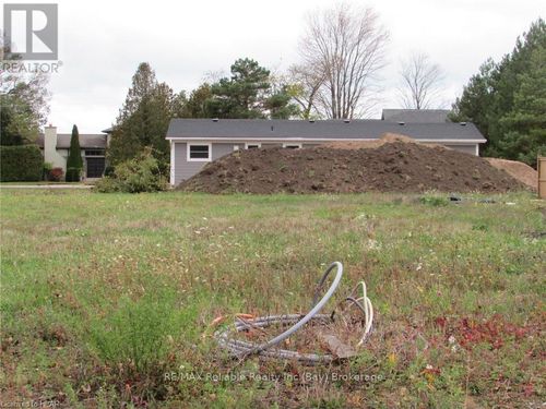 28 Thimble Weed Dr, Bayfield, ON, N0M1G0 | Card Image