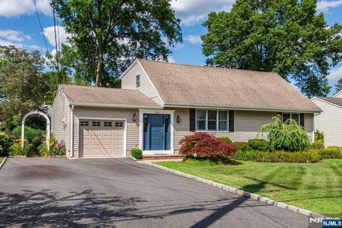 163 Garden Ave, Paramus, NJ, 07652-1918 | Card Image