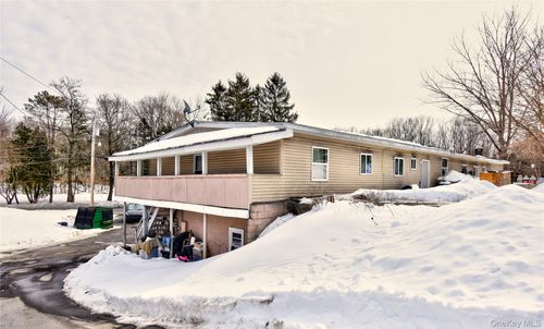 143 Freetown Rd, Wallkill, NY, 12589-4216 | Card Image