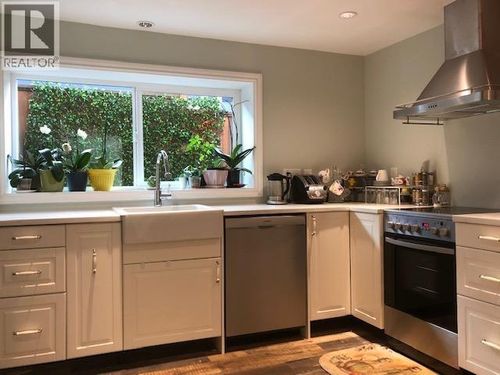 329 W 23rd Avenue, North Vancouver, BC, V7M2B6 | Card Image