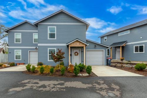 205 Dano Dr, Phoenix, OR, 97535-7720 | Card Image