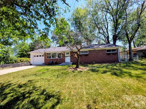 492 14th Avenue Drive Ne, Hickory, NC, 28601 | Card Image