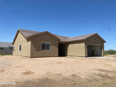 Newer Home built in 2020. Move in ready. Block wall included. | Image 1