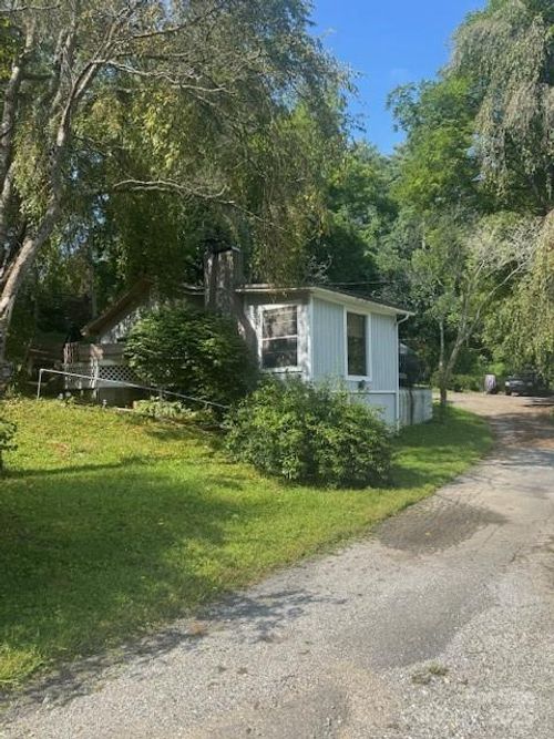 57 Twin Ponds Lane, Hendersonville, NC, 28739 | Card Image