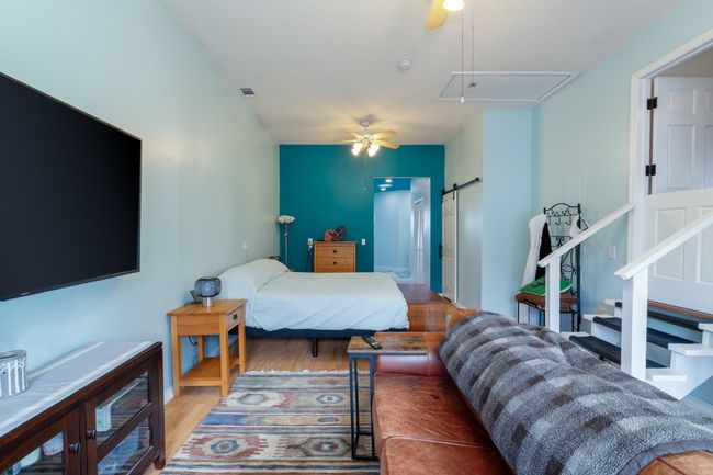 Half-door leading to the kitchen | Image 12