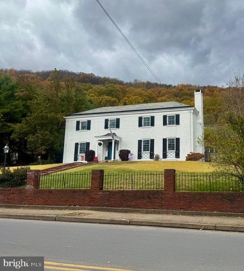 127 E Sunbury St, SHAMOKIN, PA, 17872-4823 | Card Image