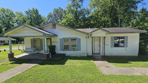 827 Tucker St, Dyersburg, TN, 38024-3764 | Card Image
