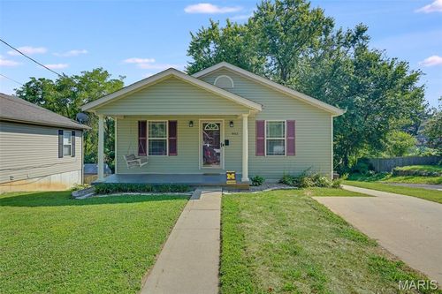 902 Prospect St, Collinsville, IL, 62234-3572 | Card Image
