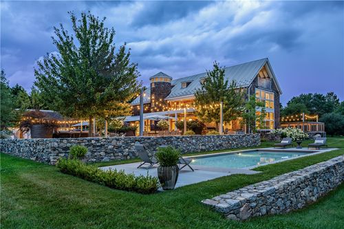 230 Briarwood Ln, Portsmouth, RI, 02871-5128 | Card Image