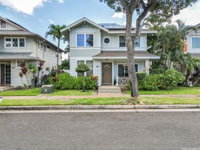 Beautiful Curbside Appeal | Image 1