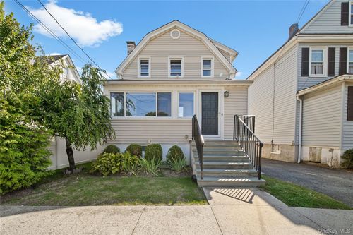 7 Edgewater Pl, Larchmont, NY, 10538-3407 | Card Image