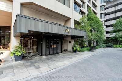 2215 - 55 Harbour Sq, Condo with 2 bedrooms, 1 bathrooms and 1 parking in Toronto ON | Image 2