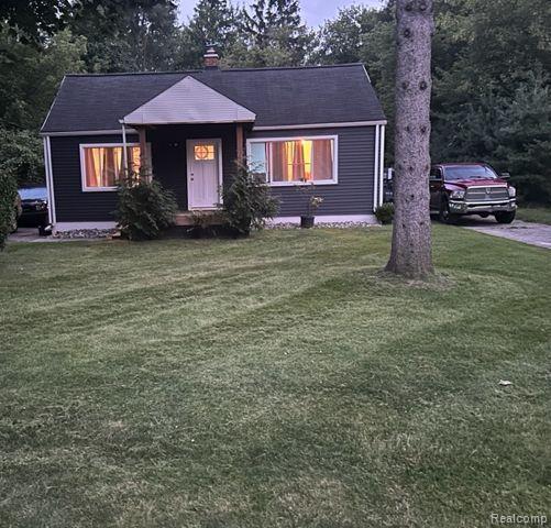 Pontiac Lake Rd, Waterford, MI 48327 #1
