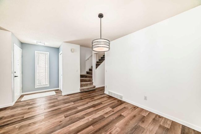 207 Coachway Rd Sw, House other with 3 bedrooms, 3 bathrooms and 2 parking in Calgary AB | Image 18