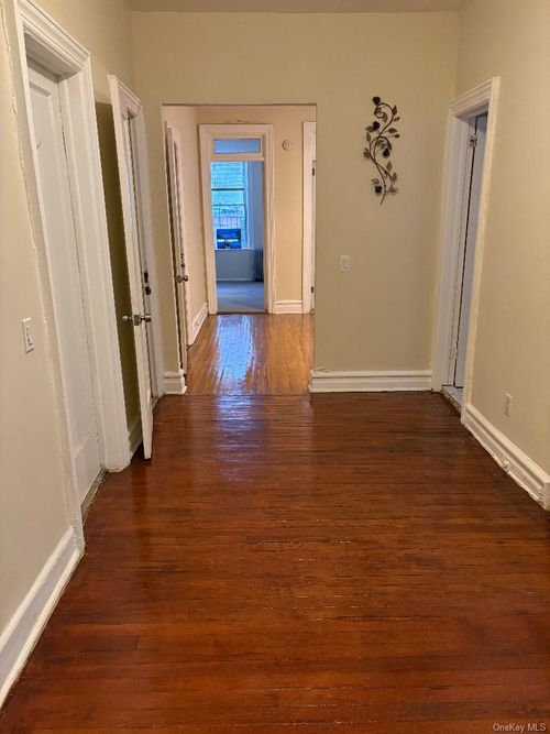 1r-3306 Seymour Ave, Bronx, NY, 10469-2916 | Card Image