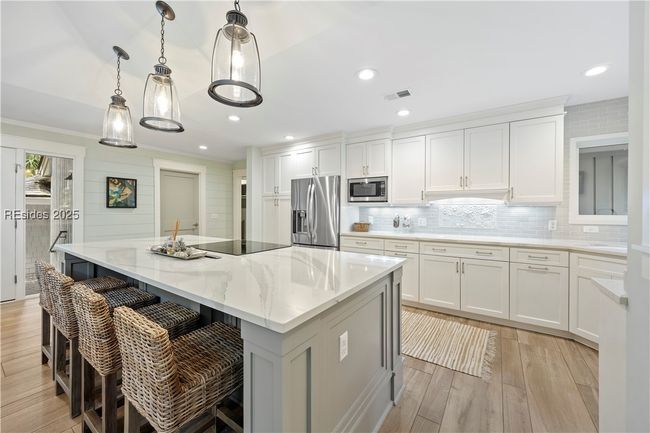 Eat-In Kitchen with large island | Image 20