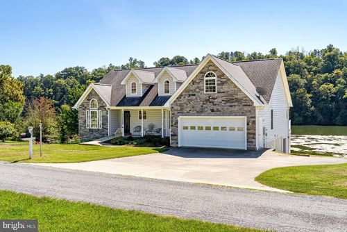 379 Riverside Dr, LURAY, VA, 22835-2907 | Card Image