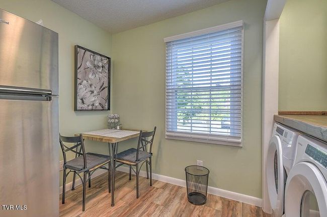 3 - 2023 Weaver Pike, Condo with 2 bedrooms, 2 bathrooms and null parking in Bristol TN | Image 4