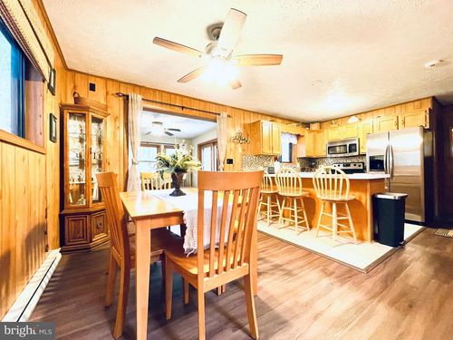 19 Livingston Ln, Gouldsboro, PA, 18424-8992 | Card Image