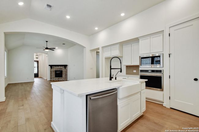 268 Alpine Lks, House other with 4 bedrooms, 3 bathrooms and null parking in New Braunfels TX | Image 4