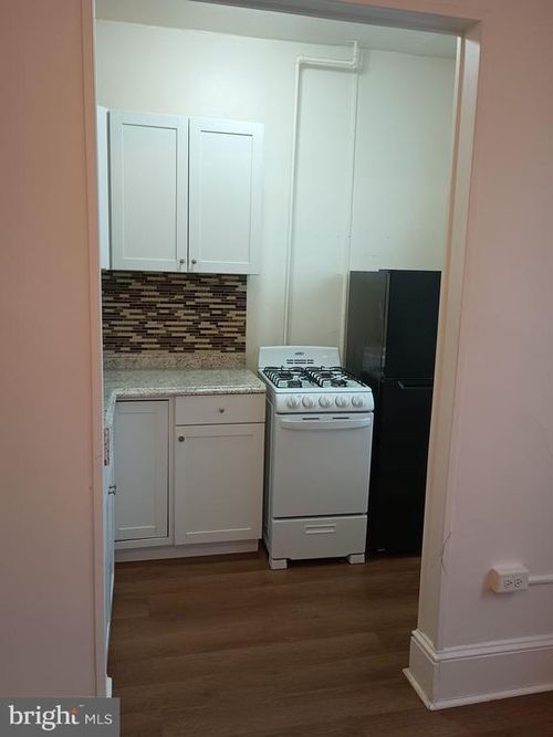 2flr-frt-606 E Market Street, YORK, PA, 17403 | Card Image