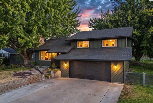 500 Meadows Dr S, Richland, WA, 99352-7731 | Card Image